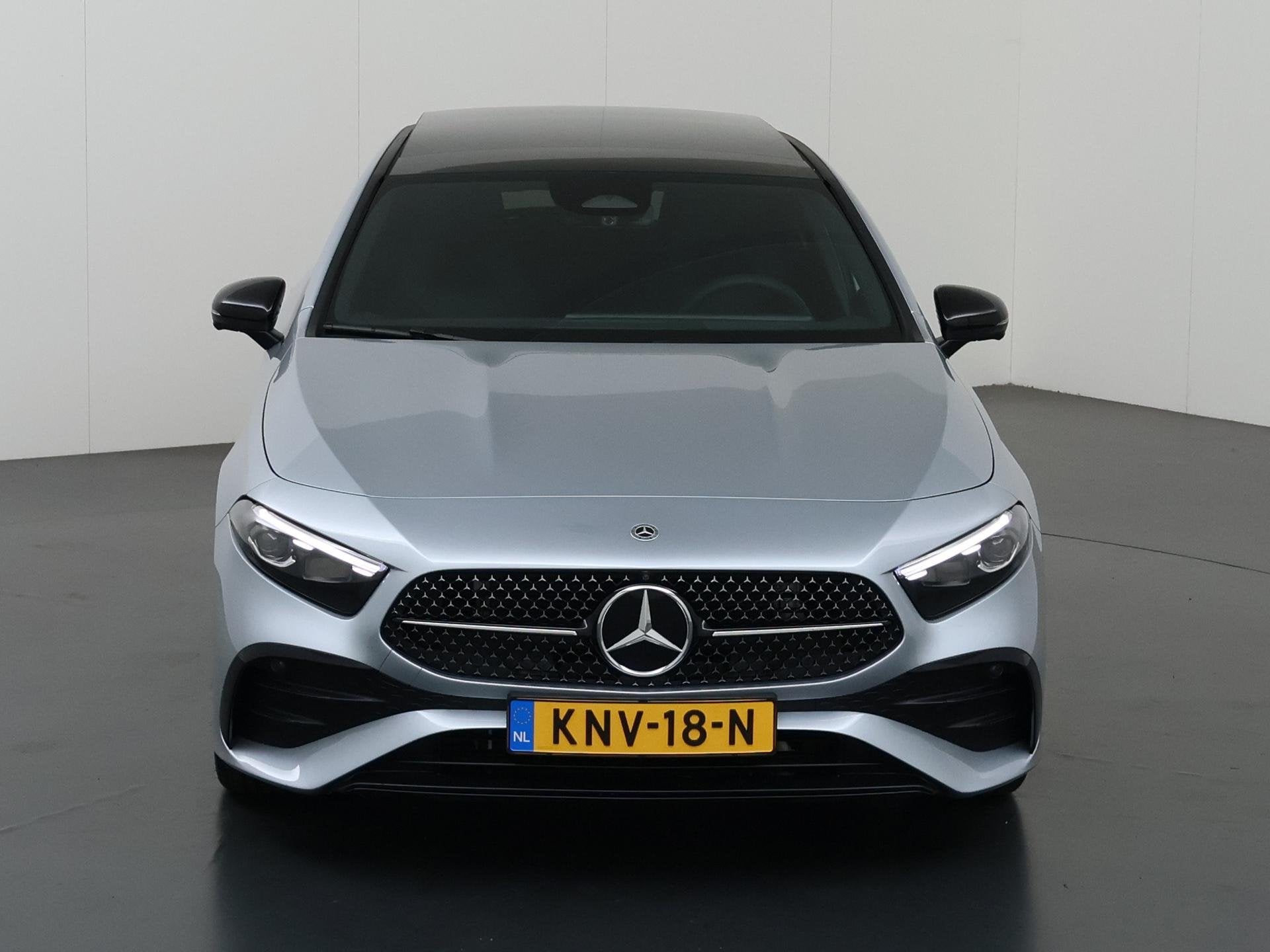 Mercedes-Benz A-Klasse 180 Business Solution AMG | Panoramas, Auto's, Dealer onderhouden, 136 pk, 4 cilinders, Origineel Nederlands