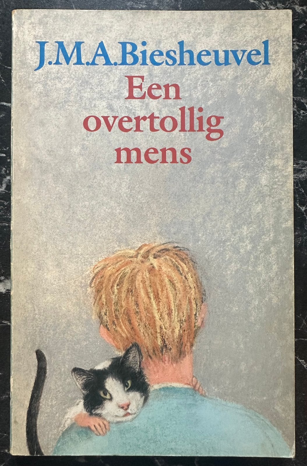 J.M.A. Biesheuvel - Een Overtollig Mens (CPNB, 1988), Ophalen of Verzenden, Gelezen