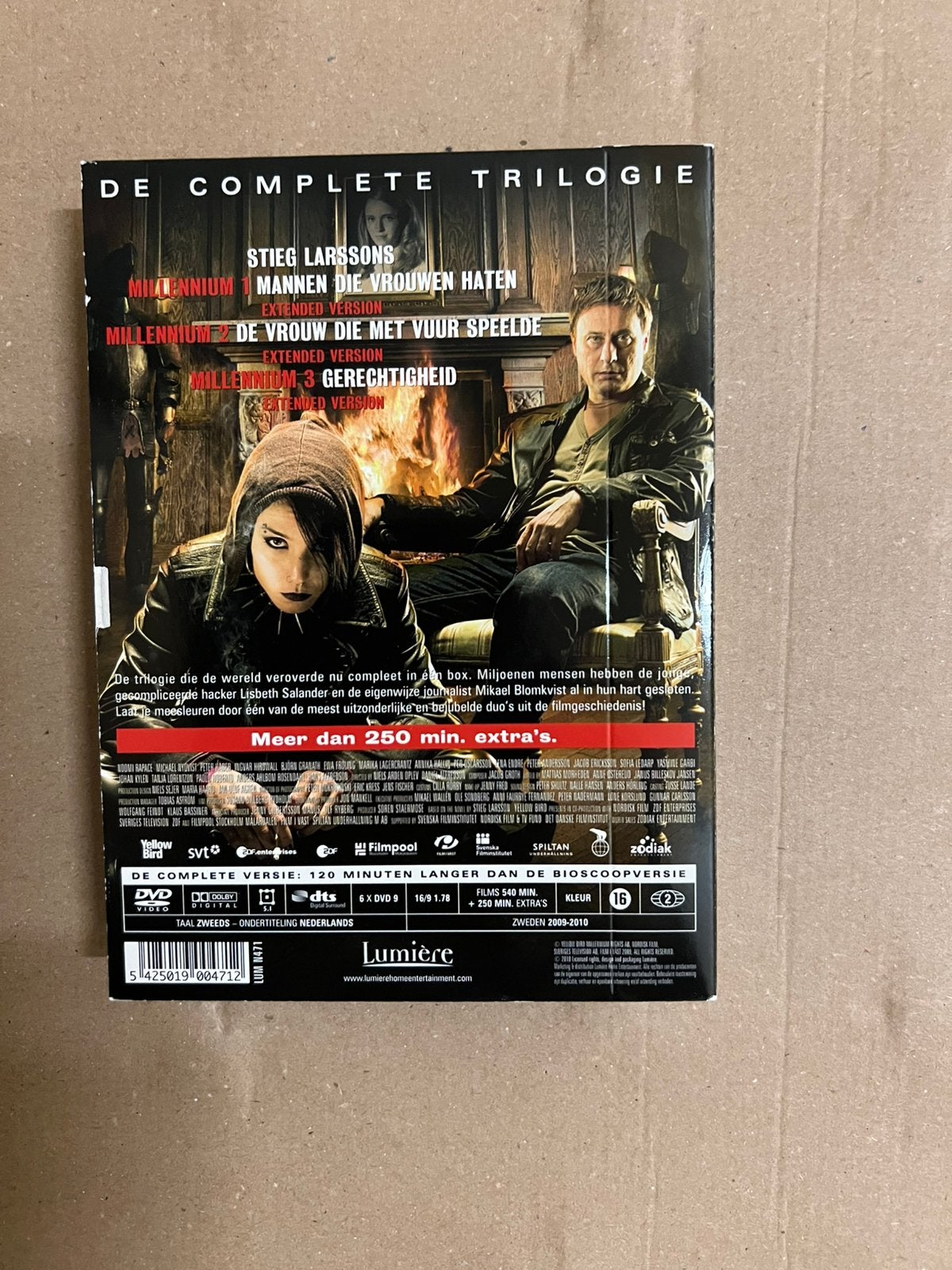 Millennium Trilogie DVD Boxset - Stieg Larsson (Nieuw)., Cd's en Dvd's, Engels, Vanaf 16 jaar, Nederlands, Actiethriller