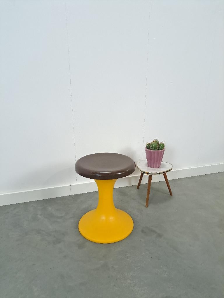Space age kunststof kruk bruin met geel nr. 3, Ophalen of Verzenden, Gebruikt, Kunststof