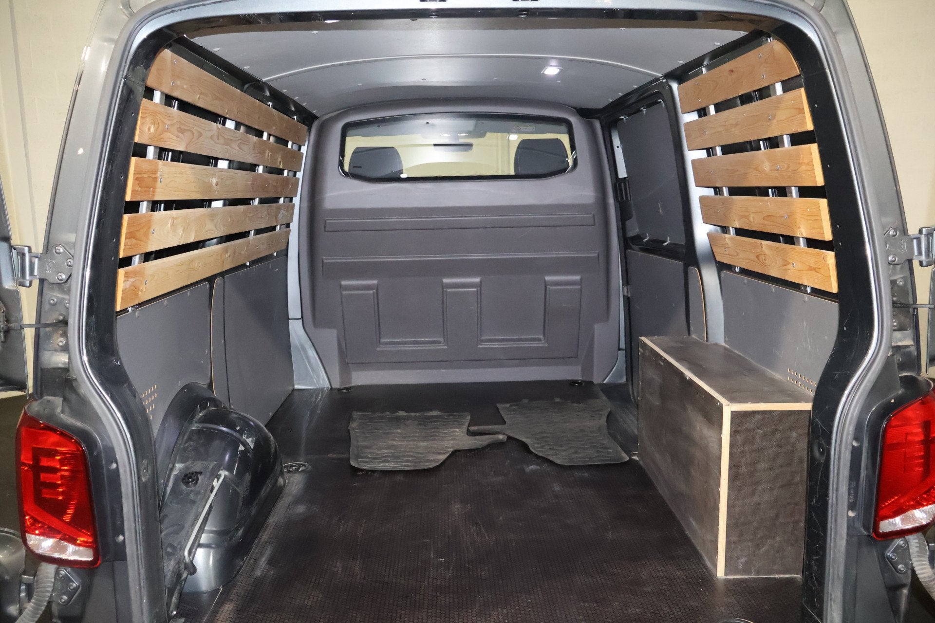 Volkswagen Transporter 2.0 TDI Bulli L1 H1 Automaat Leer Led, 1849 kg, Stof, Gebruikt, Euro 6