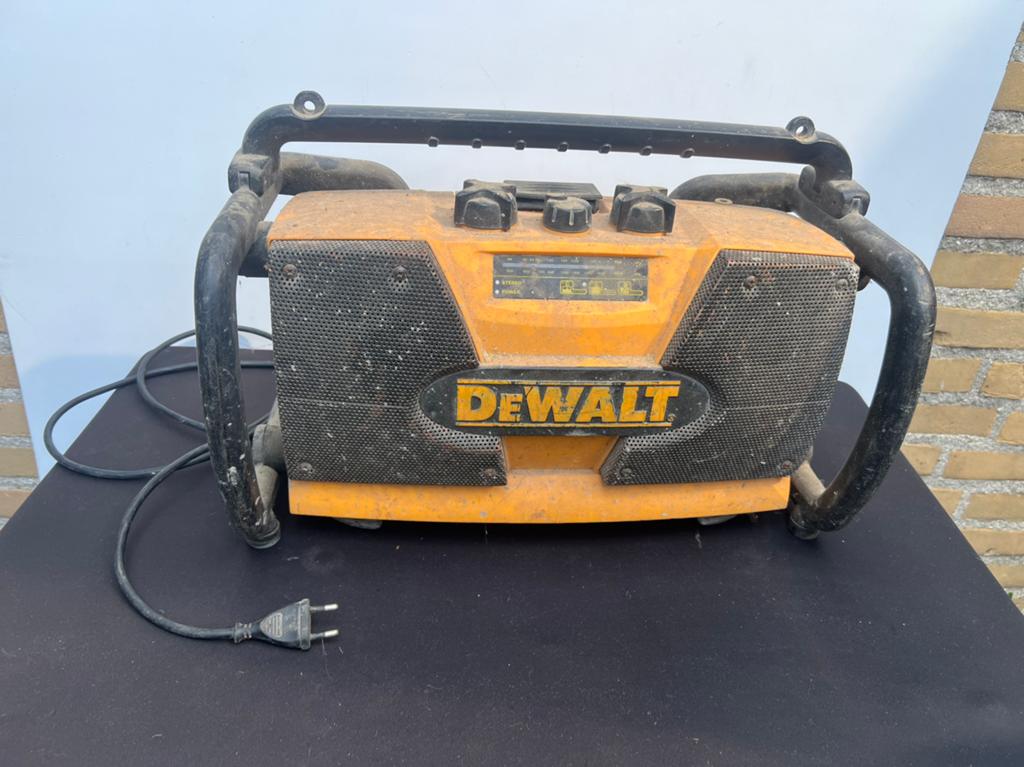 Te Koop : Bouwradio Dewalt DW911 Radio Defect Opknapper, Audio, Tv en Foto, Radio's, Ophalen of Verzenden, Gebruikt, Bouwradio