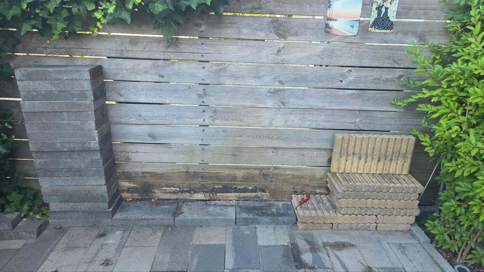 Gratis gebruikte terrastegels en bandjes., Tuin en Terras, Ophalen, Gebruikt, Klinkers, 10 m² of meer