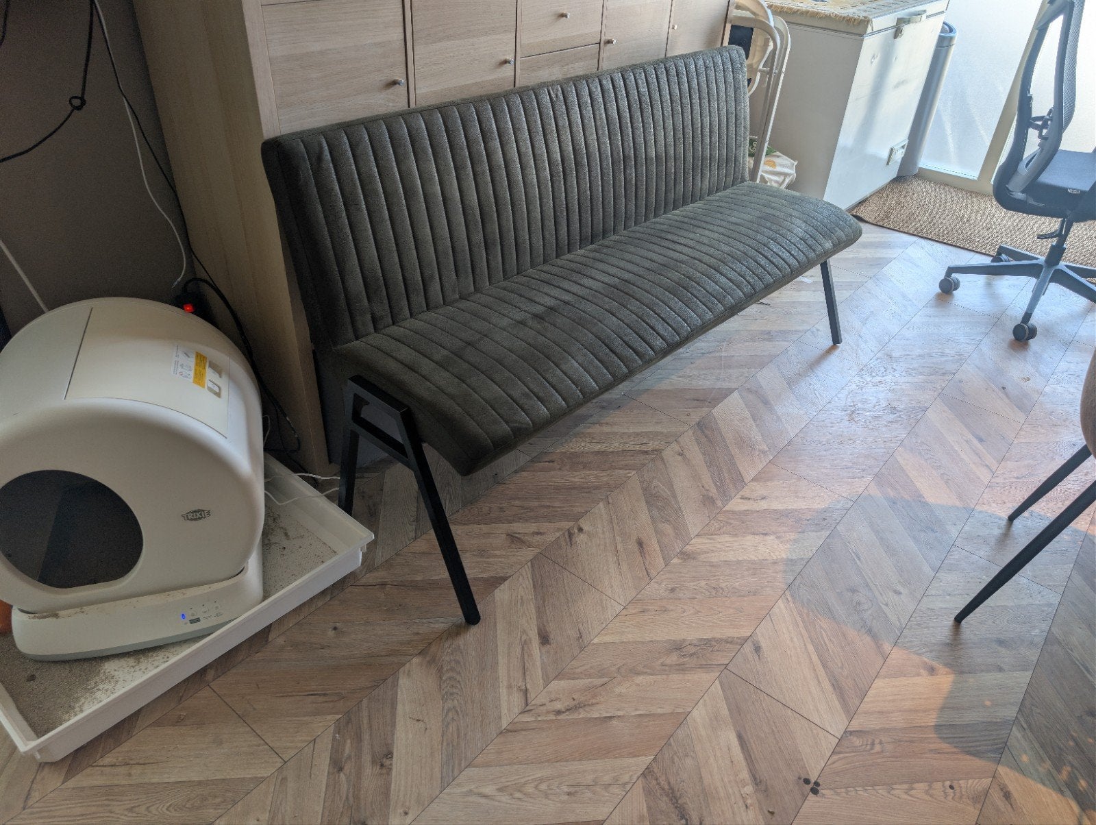 Comfortabel bankje met metalen frame en kunstsuède, Huis en Inrichting, Ophalen