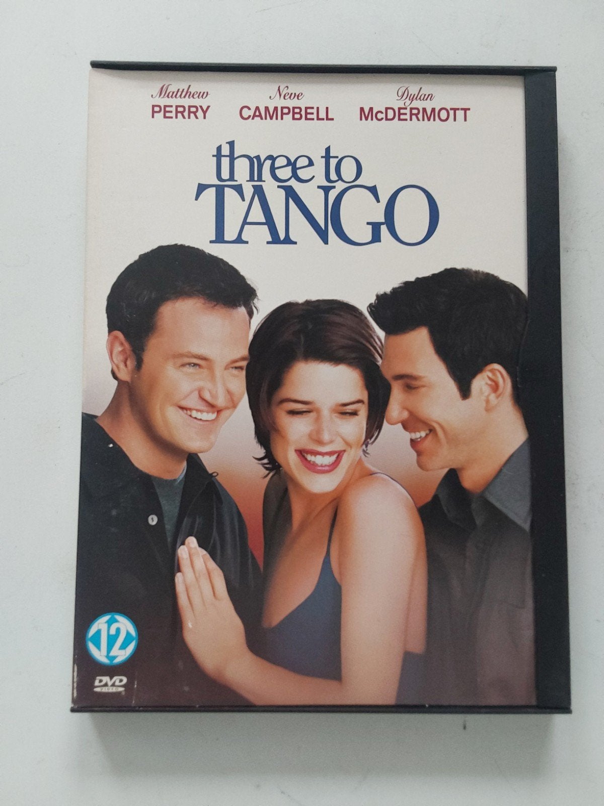 three to Tango, Engels, Nederlands, Romantische komedie, Ophalen of Verzenden