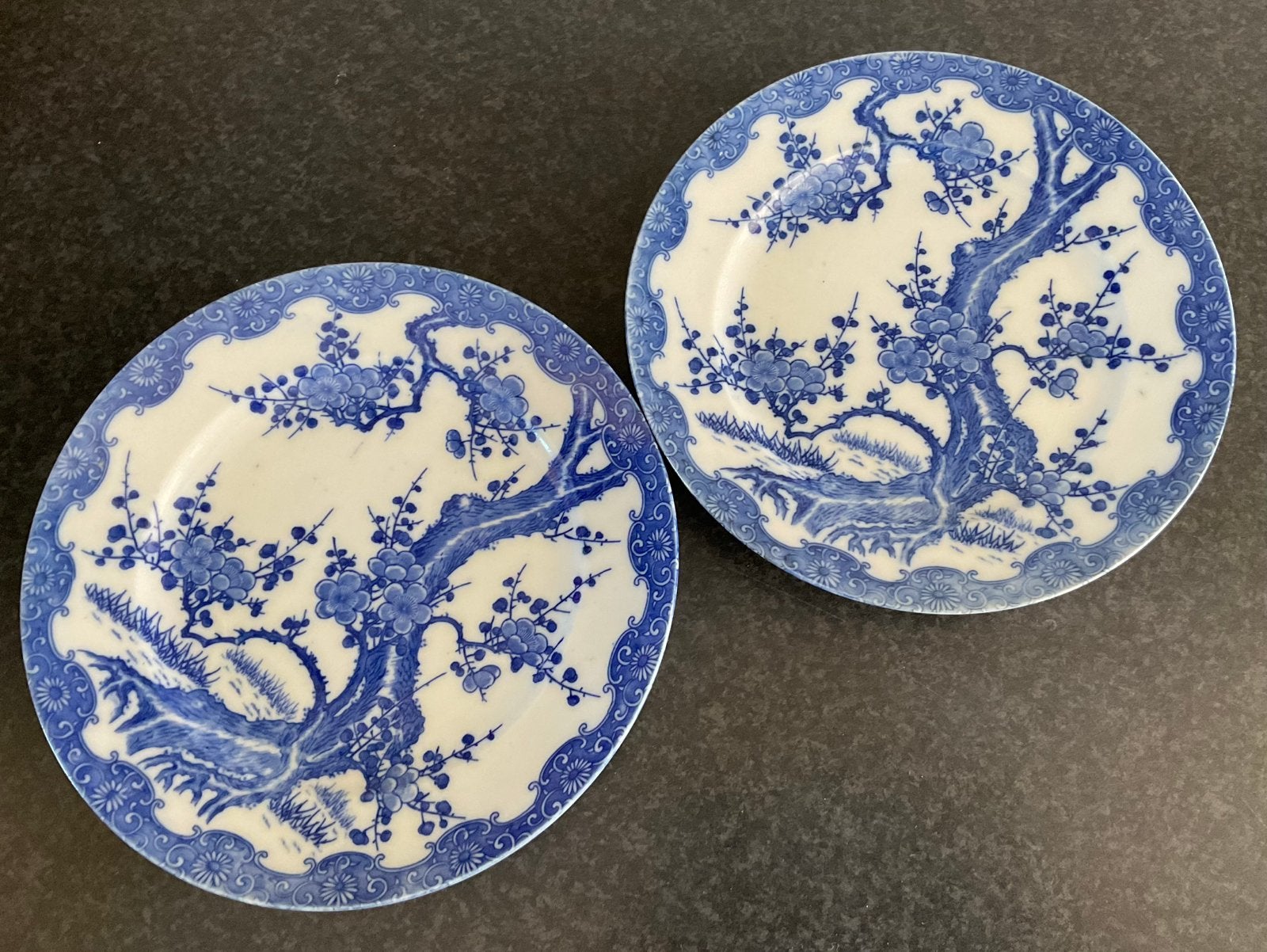 2 oude japanse (Delfs blauwe) borden, Ophalen of Verzenden