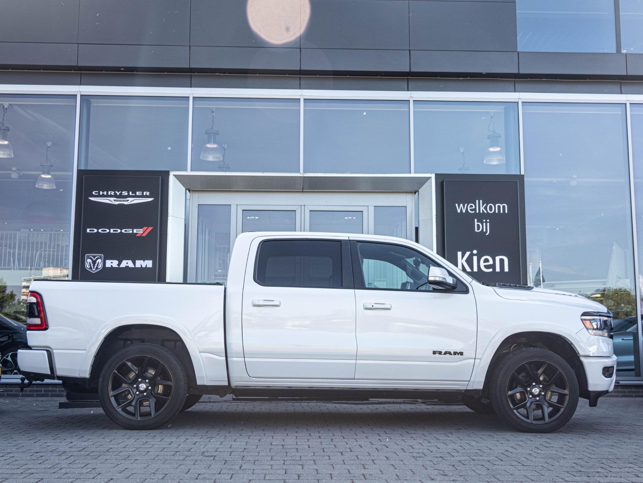 Dodge Ram 1500 5.7 V8 4x4 Crew Cab Sport Night edition | Ele, Auto's, Dodge, Automaat, 5654 cc, Wit, Leder