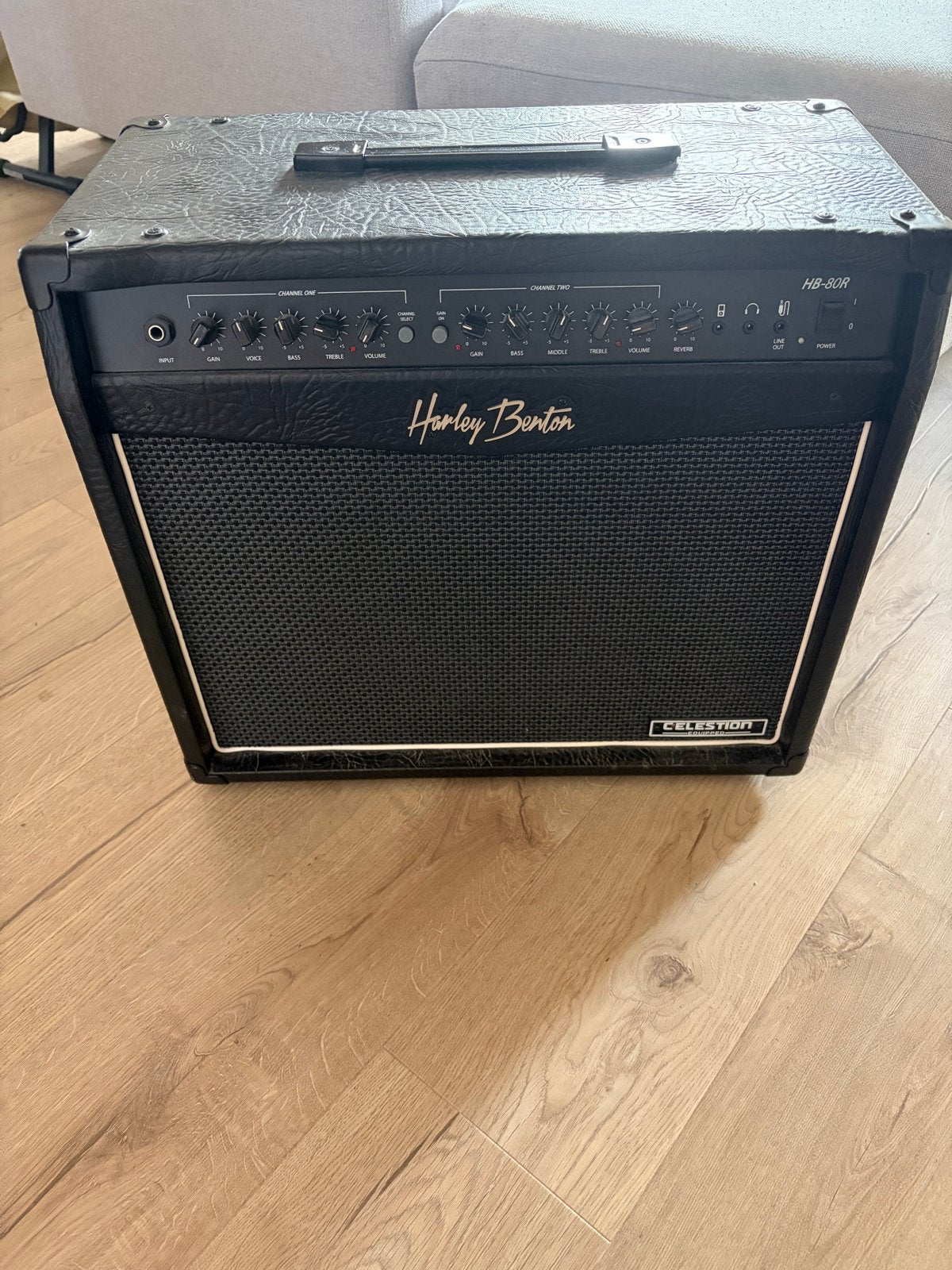 Harley Benton HB-80R gitaarversterker met footswitch, Muziek en Instrumenten, Versterkers | Bas en Gitaar, Ophalen, Zo goed als nieuw