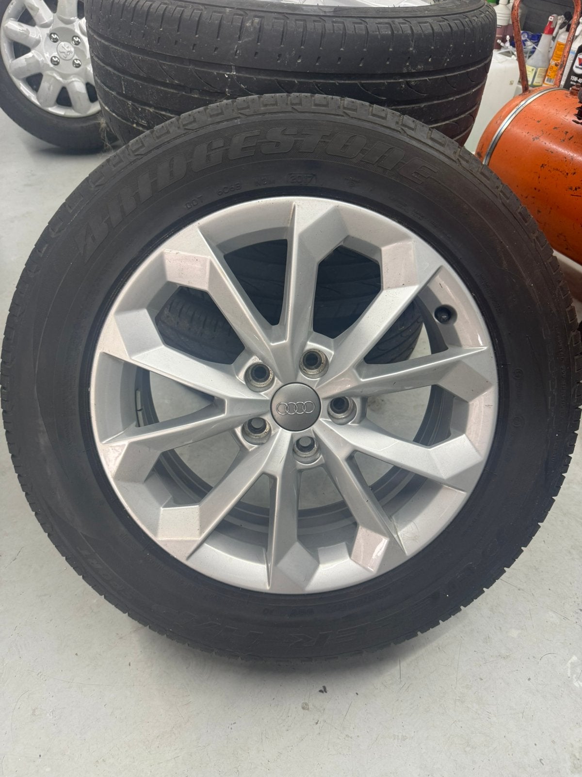 Orgineel Audi velgen met banden zomer set, Auto-onderdelen, Banden en Velgen, Ophalen, 17 inch, 235 mm, Zomerbanden