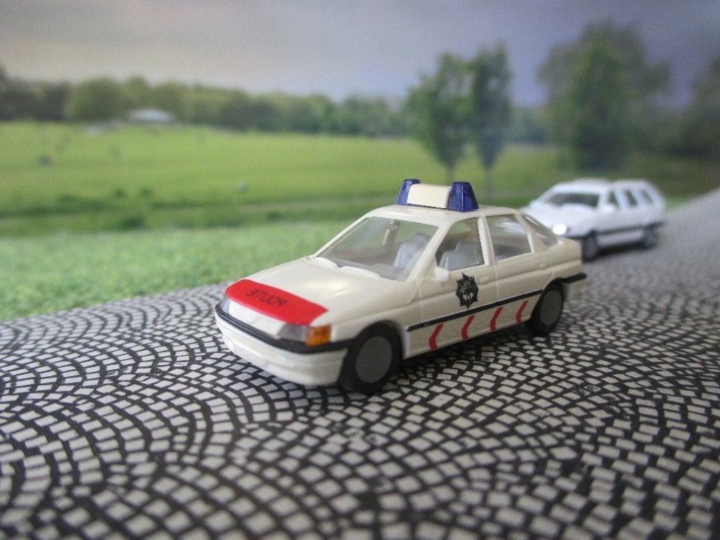 Ford Escort Mk.5 - Praliné Politie Nederland, Ophalen of Verzenden, Zo goed als nieuw, Bus of Vrachtwagen, Rietze