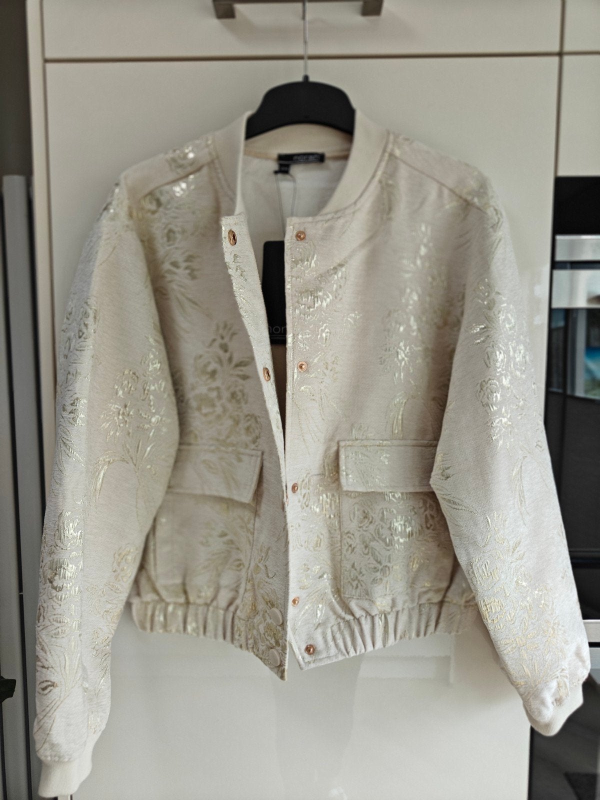 bomberjas crème kleur nieuw!, Maat 38/40 (M), Beige, Nieuw, Ophalen of Verzenden