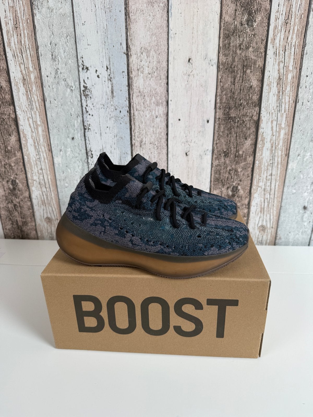 Yeezy Boost 380 - Nieuw in doos, Ophalen of Verzenden, Nieuw, Overige kleuren, Sneakers of Gympen