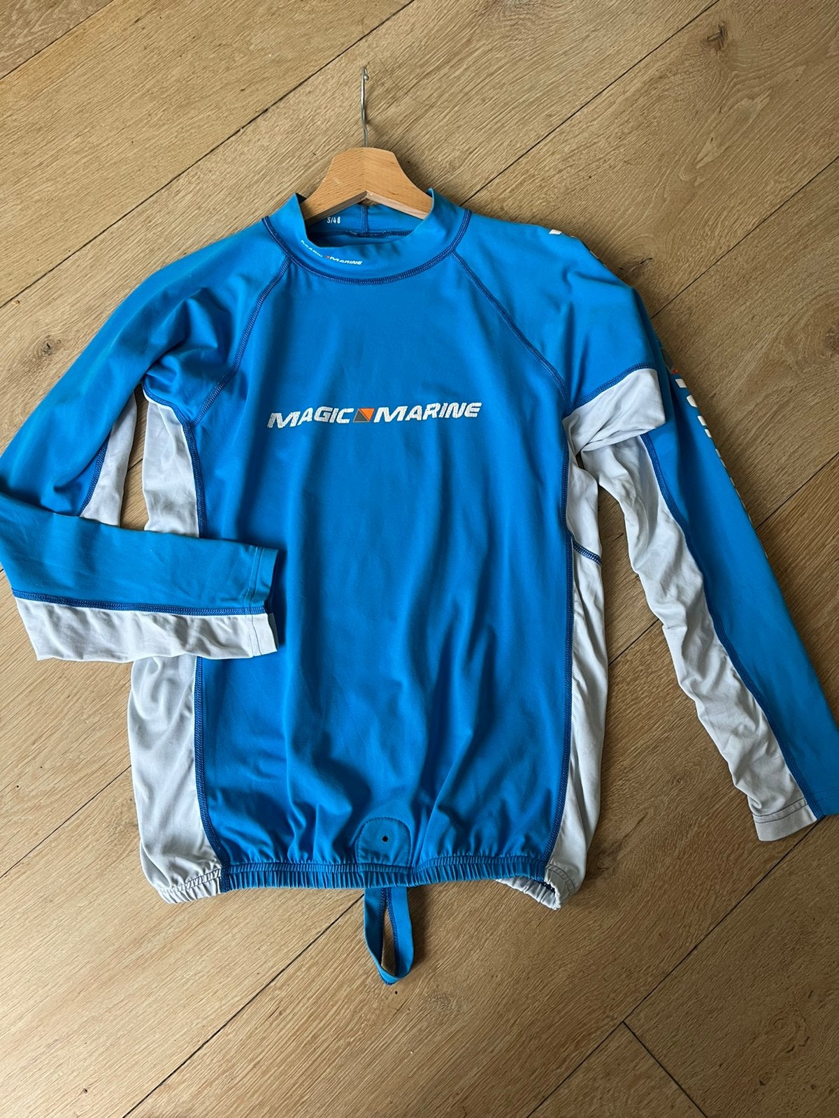 Magic marine long sleeve zeil / surf t shirt -zeilkleding, Ophalen of Verzenden, Gebruikt, Overige typen, Minder dan 15 m²