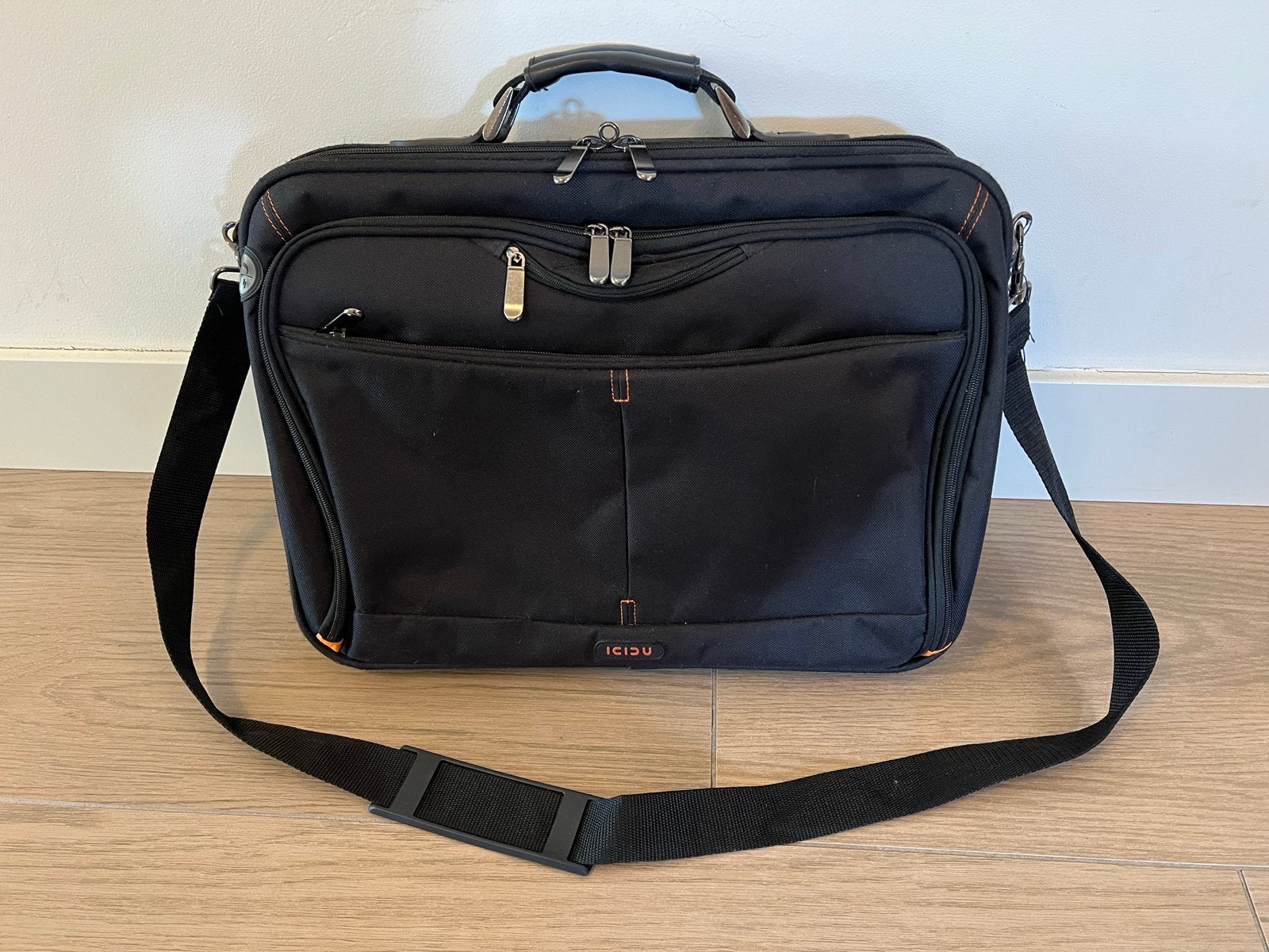 ICISU laptoptas / zakelijke computertas, zwart, schouderband, Computers en Software, Ophalen of Verzenden, 15 inch, Gebruikt, Overige typen