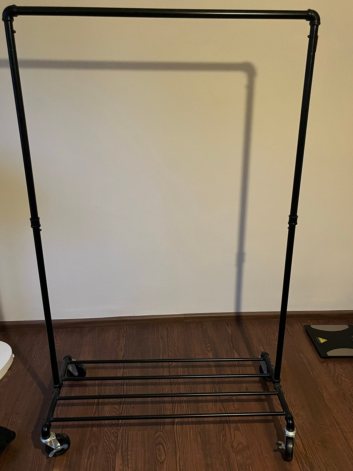 Zwart kledingrek met wielen en schoenenrek, Ophalen, Met wielen, Gebruikt