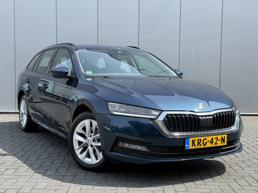 Skoda Octavia Combi 1.4 TSI iV Business Carplay Plug-in stoe, Auto's, Skoda, 12 maanden, Gebruikt, Euro 6, 4 cilinders