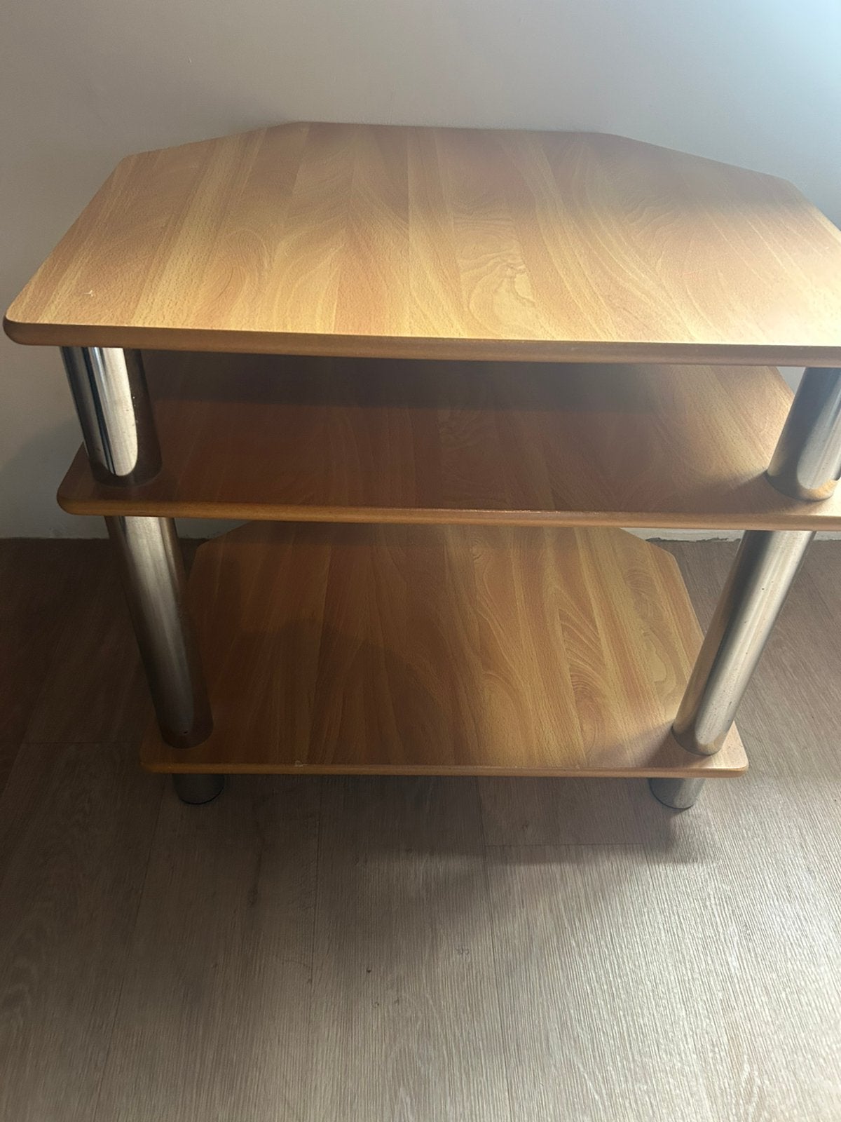 Leuke wandkast / nachtkastje / bijzettafel, Ophalen