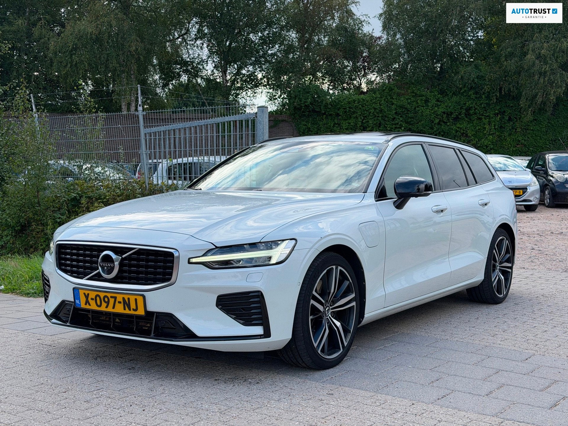 Volvo V60 2.0 T8 Twin Engine AWD R-Design VOL OPTIES, Auto's, Volvo, Gebruikt, Euro 6, 4 cilinders, Wit