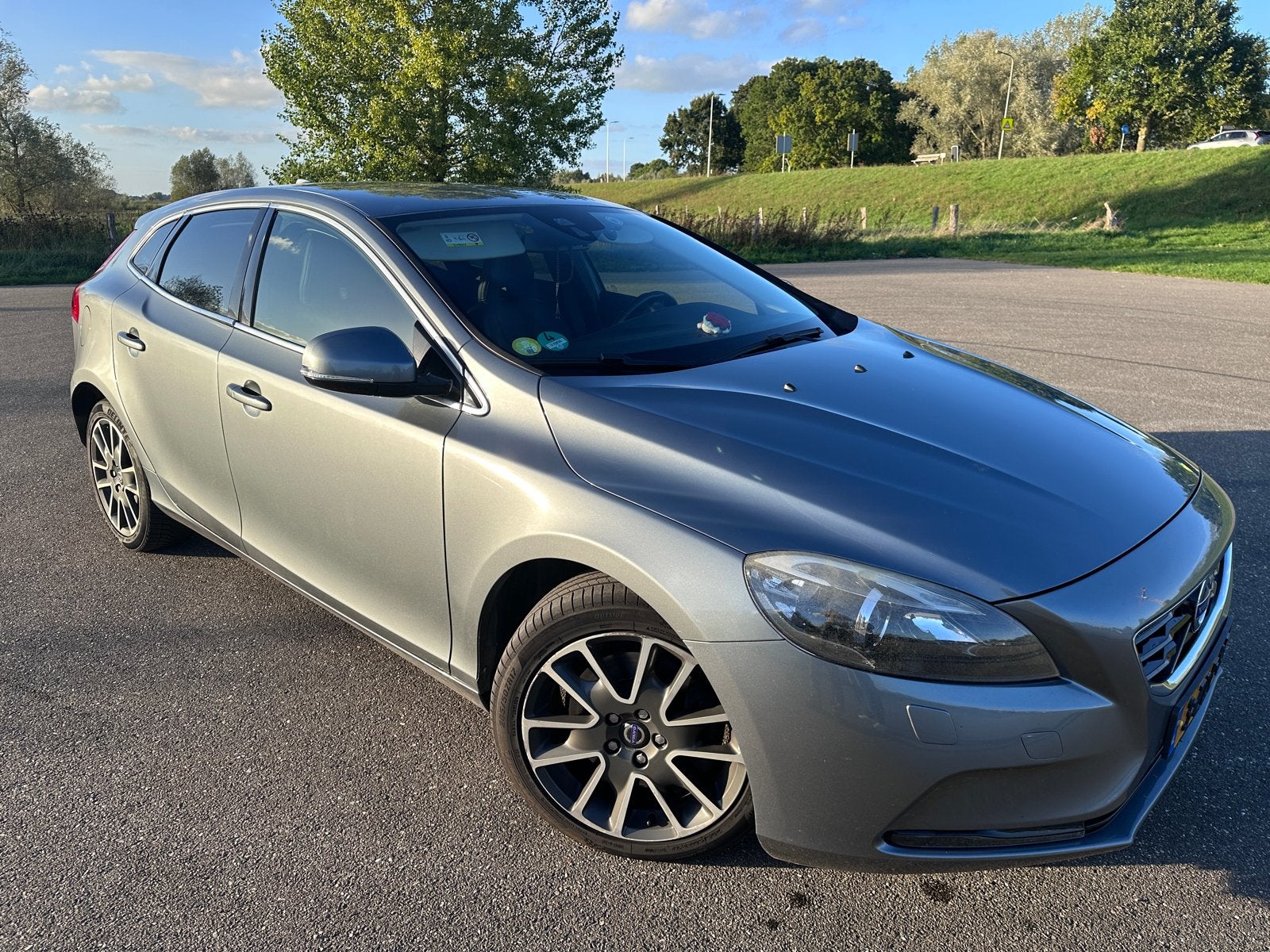Volvo V40 2.0 D4 190PK 2014 Grijs, Auto's, Voorwielaandrijving, Regensensor, Bedrijf, 30 km/l