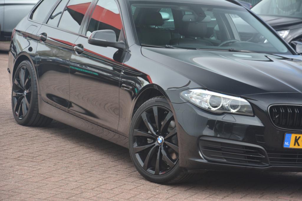 BMW 5 Serie Touring 520d Edition | Navigatie | Sportstoelen, Auto's, BMW, Automaat, Achterwielaandrijving, Euro 6, 2000 kg