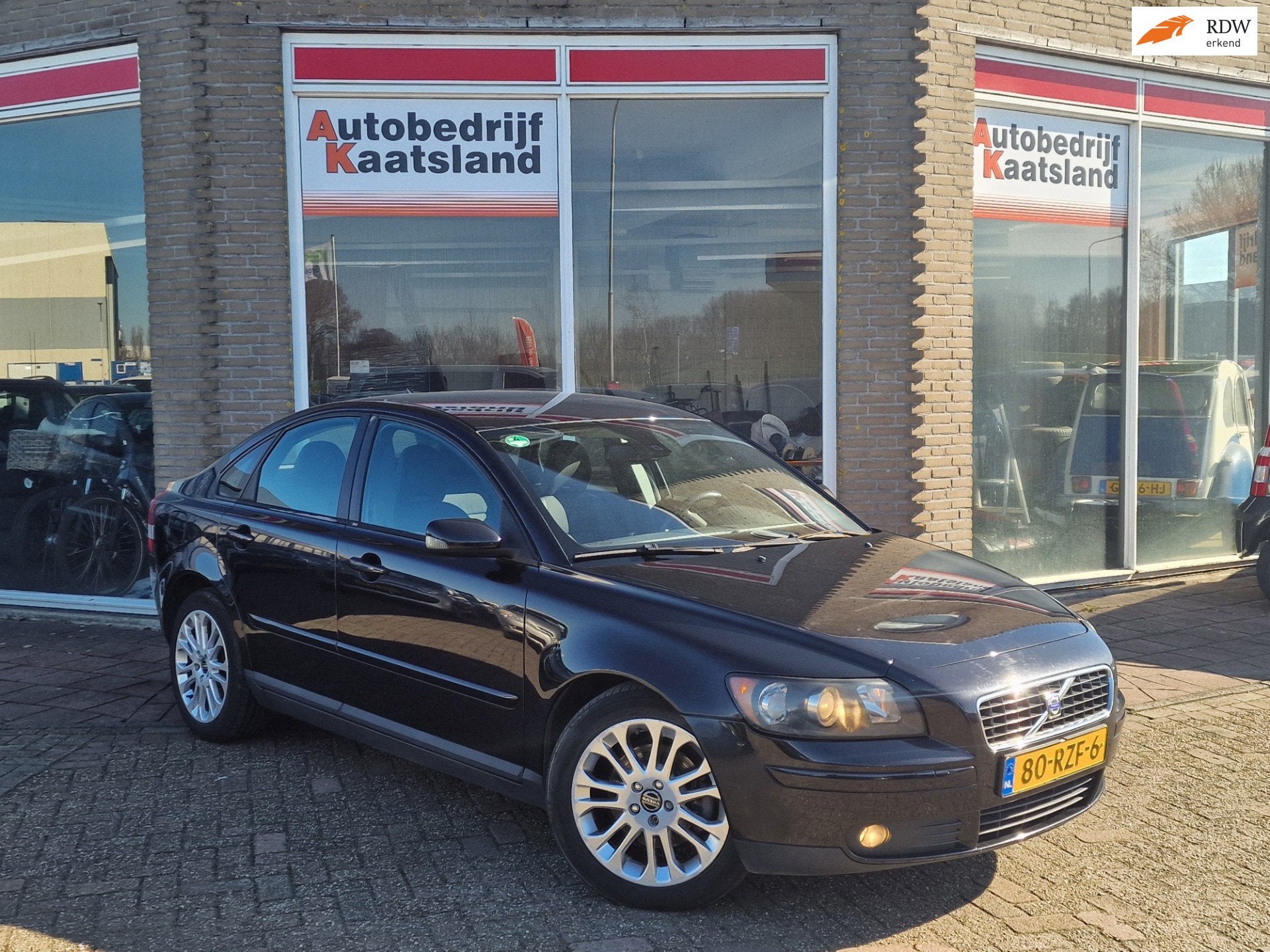 Volvo S40 2.4i 5 cilinder - Nieuwe APK - Cruise - Nette auto, Auto's, Volvo, Voorwielaandrijving, Stof, Gebruikt, Zwart