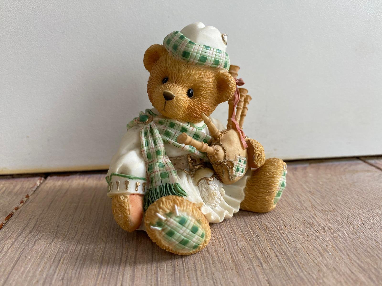 Cherished Teddies Duncan 163473 met doosje en certificaat, Ophalen of Verzenden, Zo goed als nieuw, Beeldje, Cherished Teddies