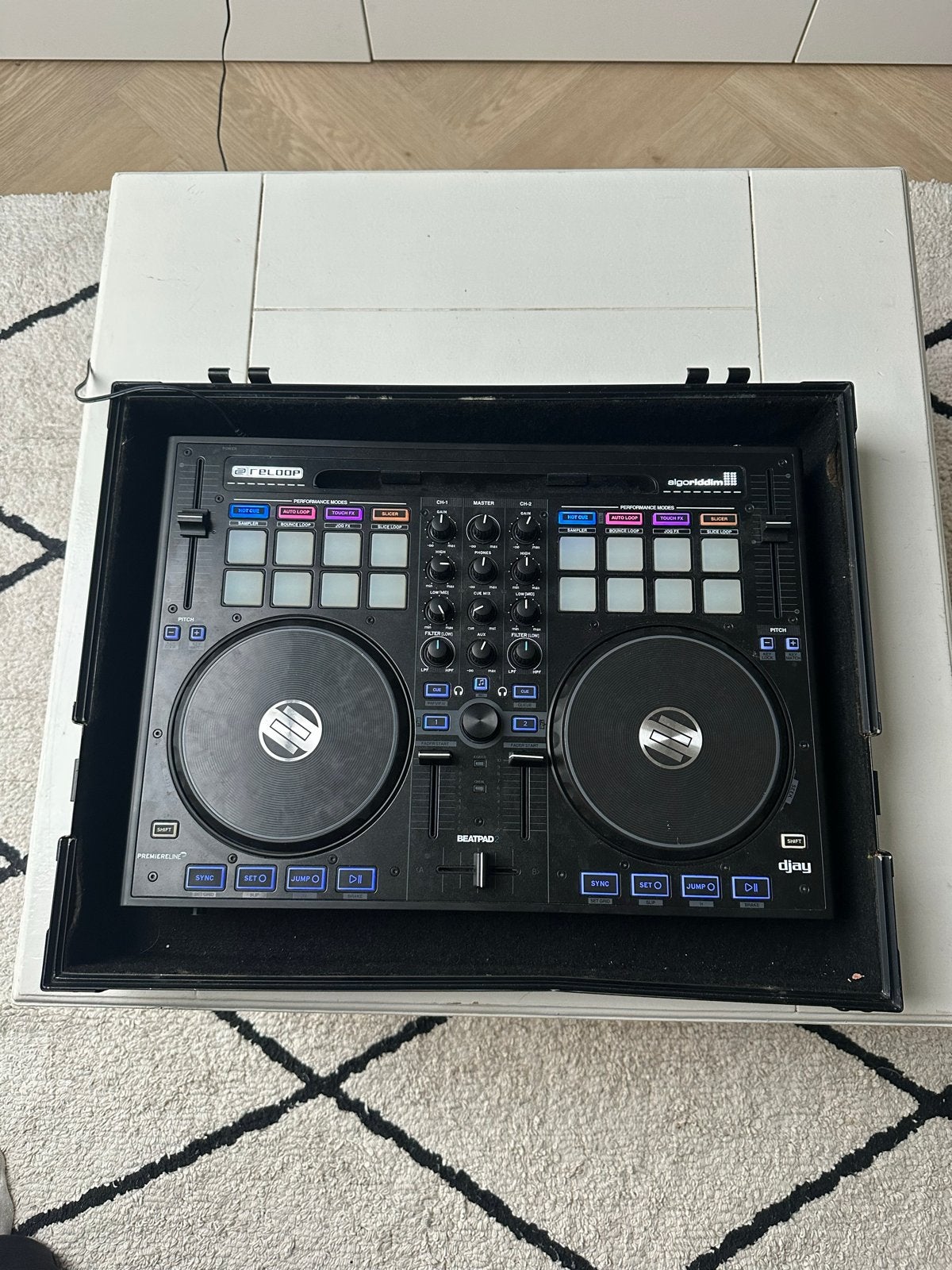 Reloop Beatpad 2 DJ Controller met Flightcase, Ophalen of Verzenden, Zo goed als nieuw, Dj-set, Reloop