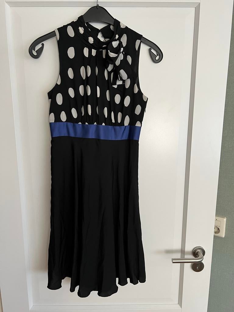 Steps jurkje zwart met witte stippen en blauwe band, Kleding | Dames, Jurken, Verzenden, Zwart, Knielengte, Maat 36 (S)