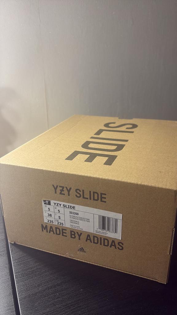 Yeezy slides, onyx, Slippers, Zwart, Nieuw, Ophalen of Verzenden