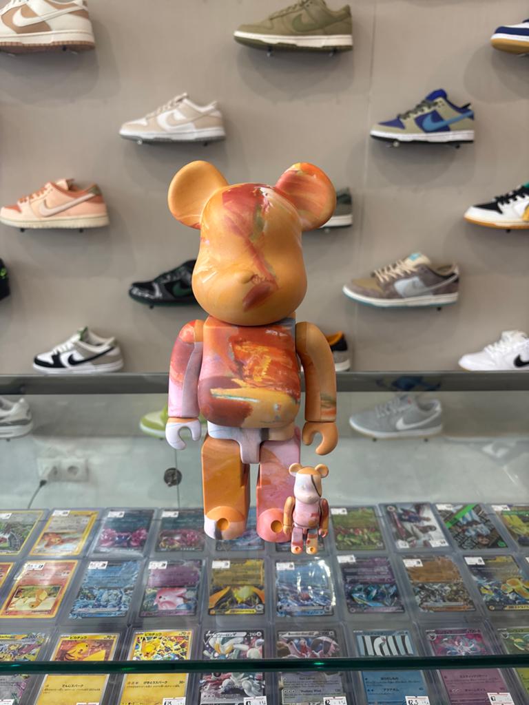 Bearbrick 400% & 100% Nujabes Orange Pink Nieuw in Doos, Verzamelen, Poppetjes en Figuurtjes, Nieuw, Ophalen of Verzenden, N, N