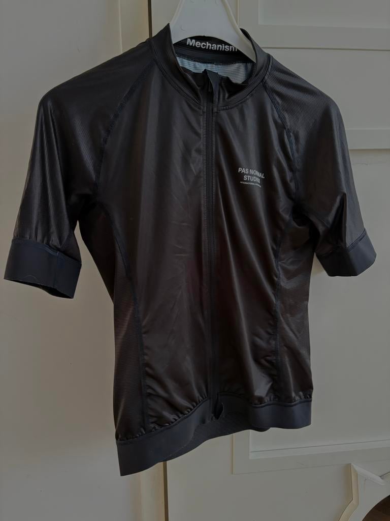 Pas Normal Studios - Mechanism Jersey -M- Zwart ZGAN €180, Ophalen of Verzenden, Zo goed als nieuw, Bovenkleding, Heren