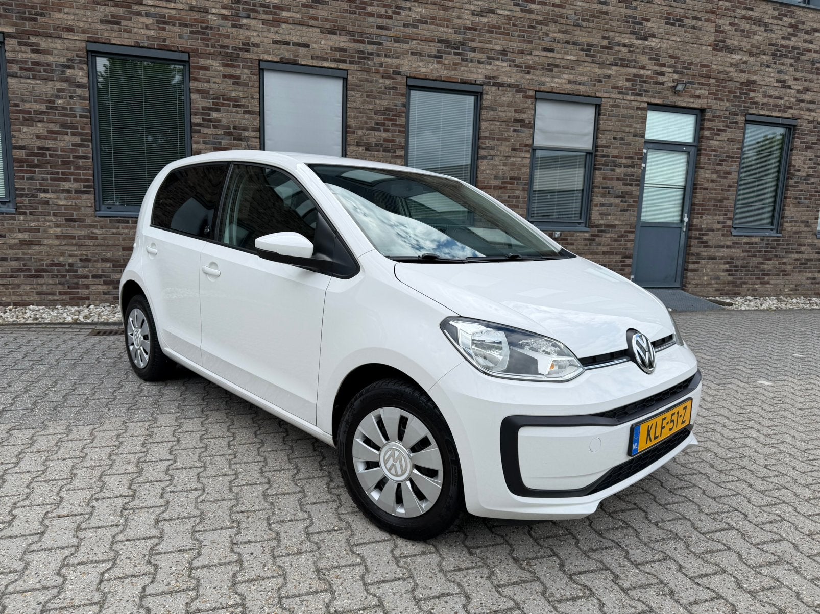 Volkswagen SOUND Up! 1.0 5DRS Airco Bluetooth LED 2017, Auto's, Volkswagen, Voorwielaandrijving, Stof, 60 pk, Wit