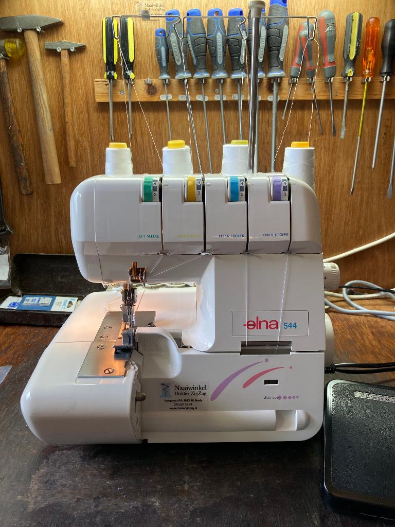 Elna 544 lockmachine - ZEER EENVOUDIG IN TE RIJGEN, Overige merken, Zwitserland, Ophalen of Verzenden, Zo goed als nieuw