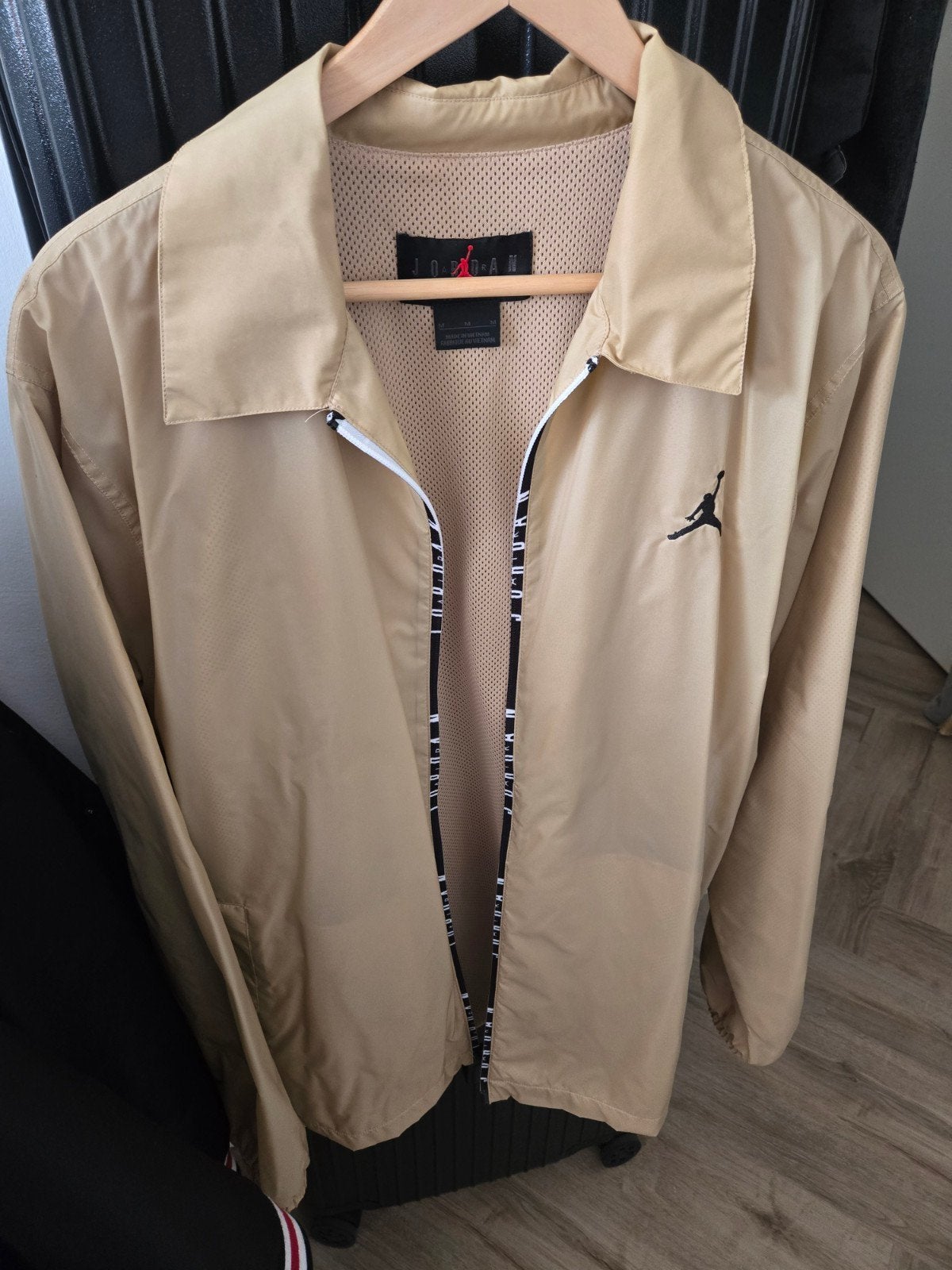 Jordan tussenjas - Zo goed als nieuw, Ophalen, Maat 48/50 (M), Beige, Zo goed als nieuw