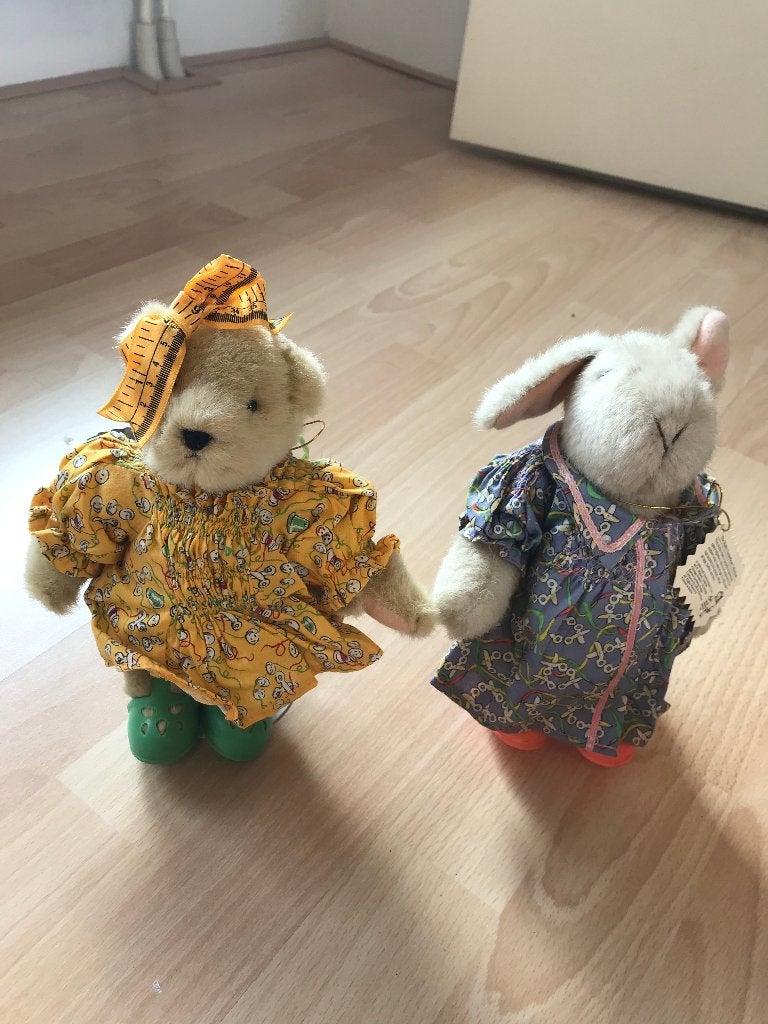 Muffy Vanderbear The Sewing Lesson, Ophalen of Verzenden, Zo goed als nieuw, Stoffen beer, Overige merken