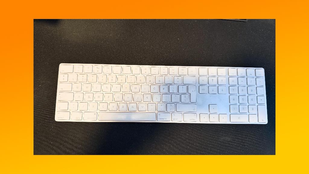 Apple Magic Keyboard met Numeriek Toetsenblok – A1843, Ophalen, Gebruikt, Multimediatoetsen, Draadloos