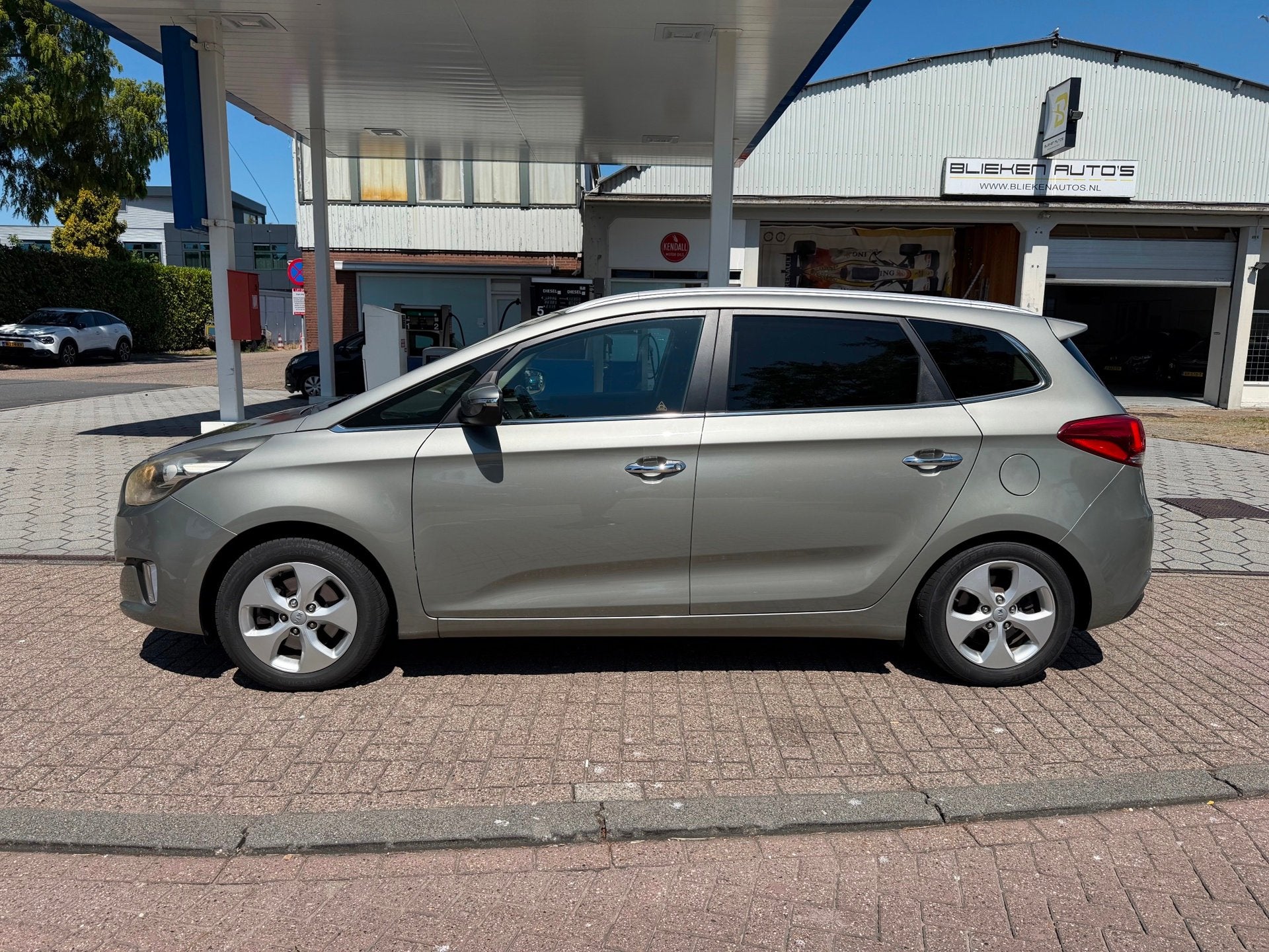 Kia Carens 1.6 GDi Business Pack|7PERSOONS|CAMERA|NAVI|DOH, Auto's, Kia, Voorwielaandrijving, Euro 5, Gebruikt, 1591 cc