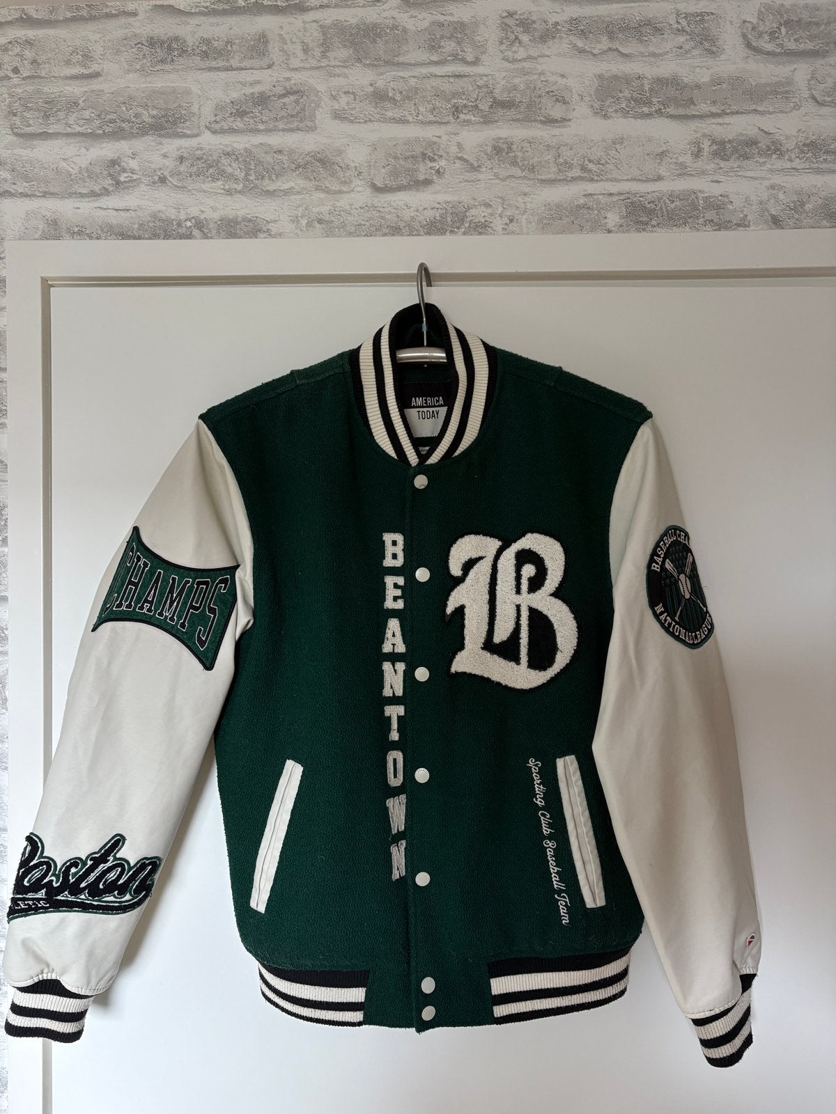 America Today Boston Varsity Jacket - Maat XS, Ophalen of Verzenden, Zo goed als nieuw, Maat 34 (XS) of kleiner, Groen