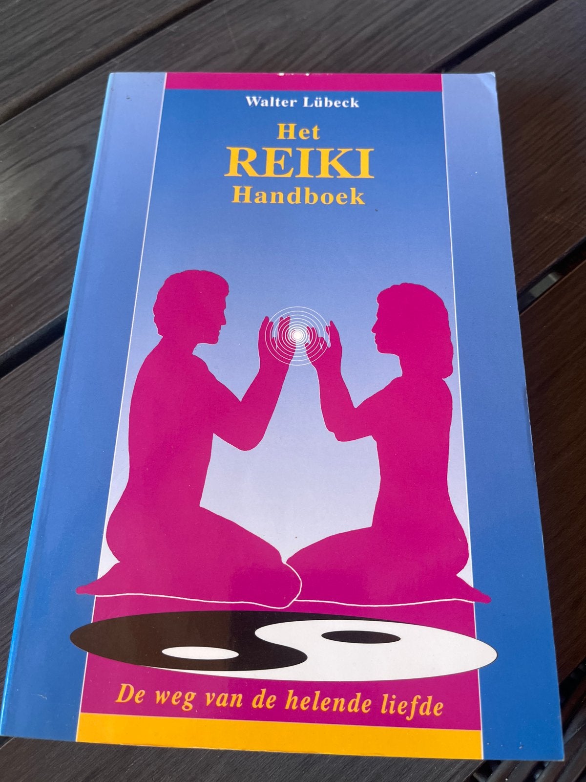 Het REIKI Handboek - De weg van de helende liefde, Ophalen of Verzenden, Zo goed als nieuw, Spiritualiteit algemeen, Instructieboek