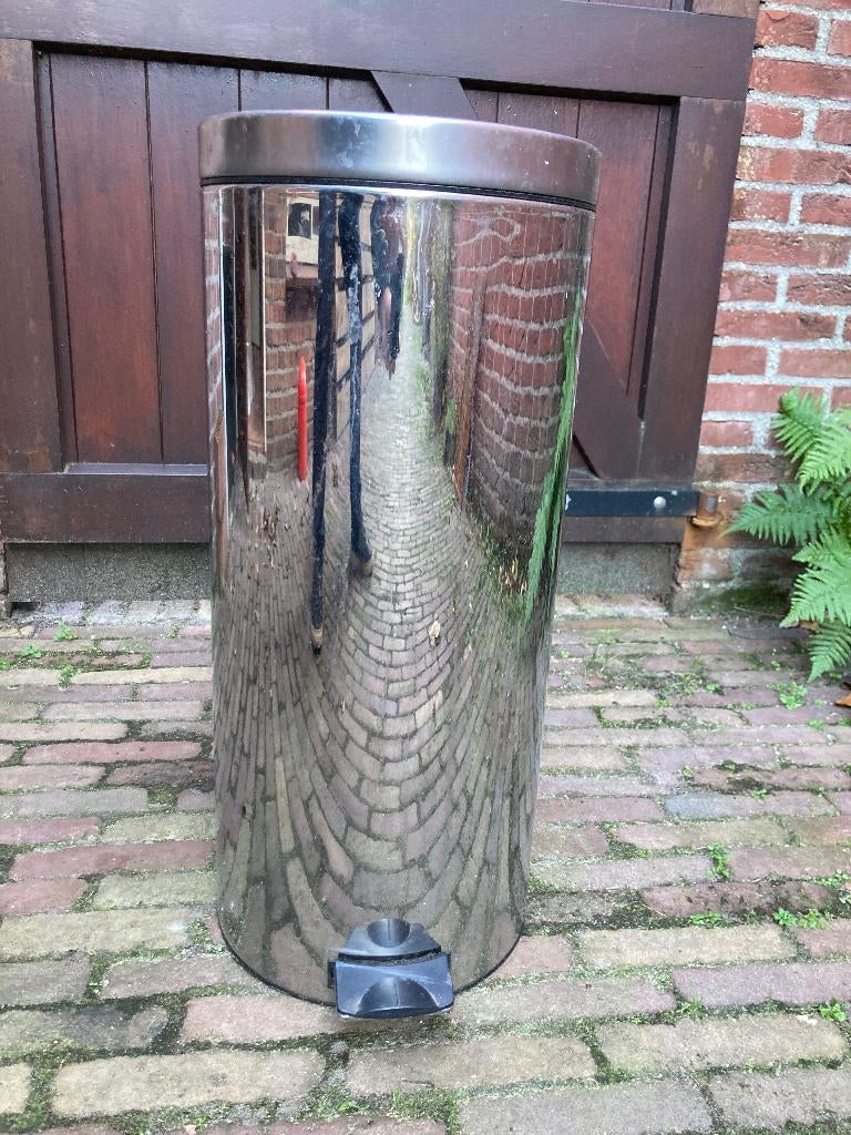 Brabantia zilveren ranke hoge pedaalemmer met binnenemmer, Huis en Inrichting, Woonaccessoires | Prullenbakken, Gebruikt, Met pedaal