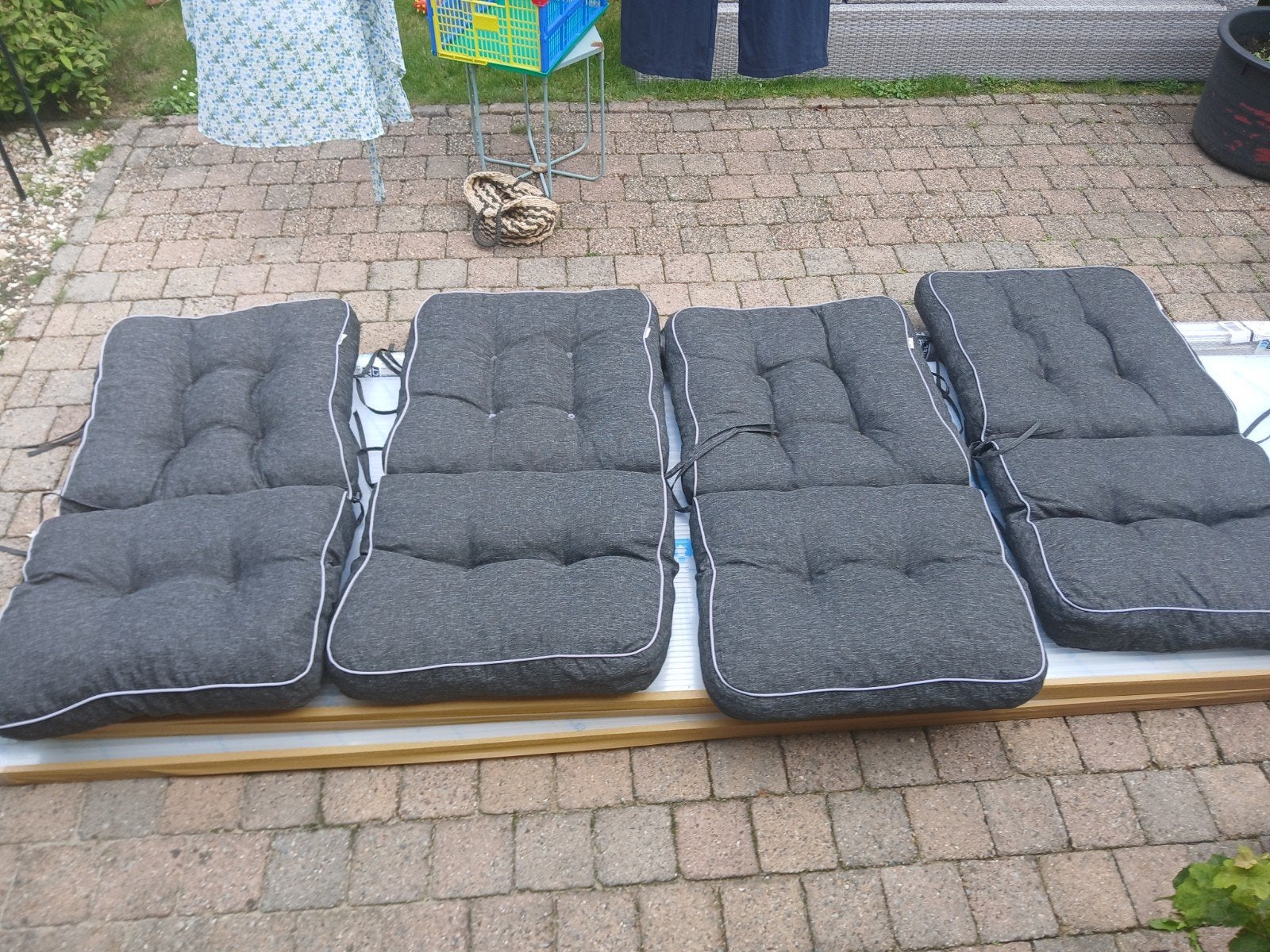 4x Donkergrijze Tuinkussens - Zo goed als nieuw, Tuin en Terras, Ophalen, Zo goed als nieuw