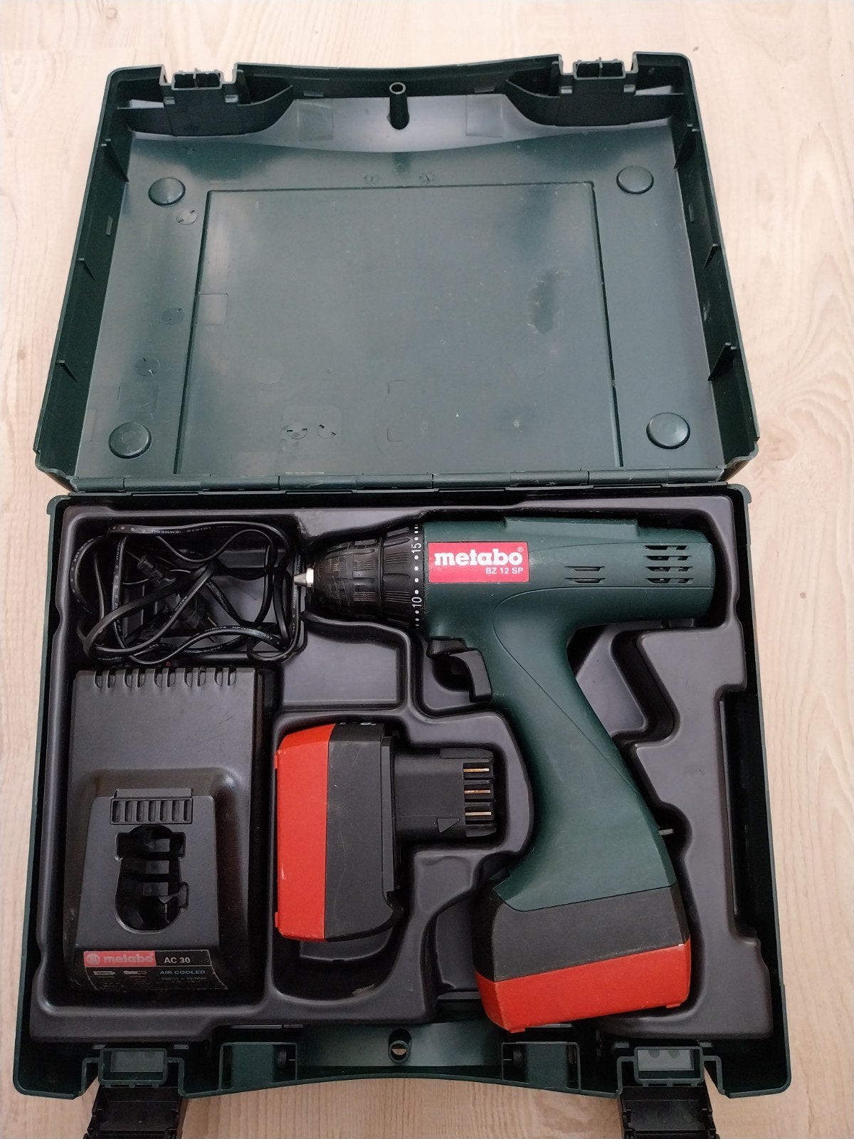 Metabo BZ 12 SP Accuboormachine met lader en koffer, Gebruikt, Variabele snelheid, Ophalen of Verzenden, Boor- en Schroefmachine