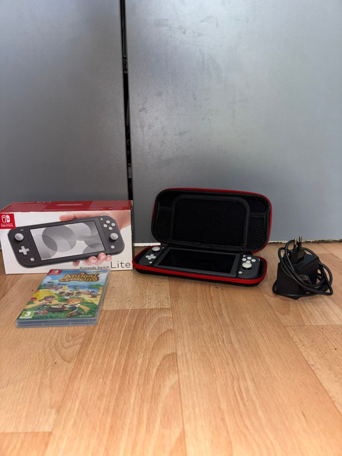 Nintendo Switch Lite met hoes en Animal Crossing New Horizon, Ophalen of Verzenden, Grijs, Zo goed als nieuw, Met beschermhoes of tas