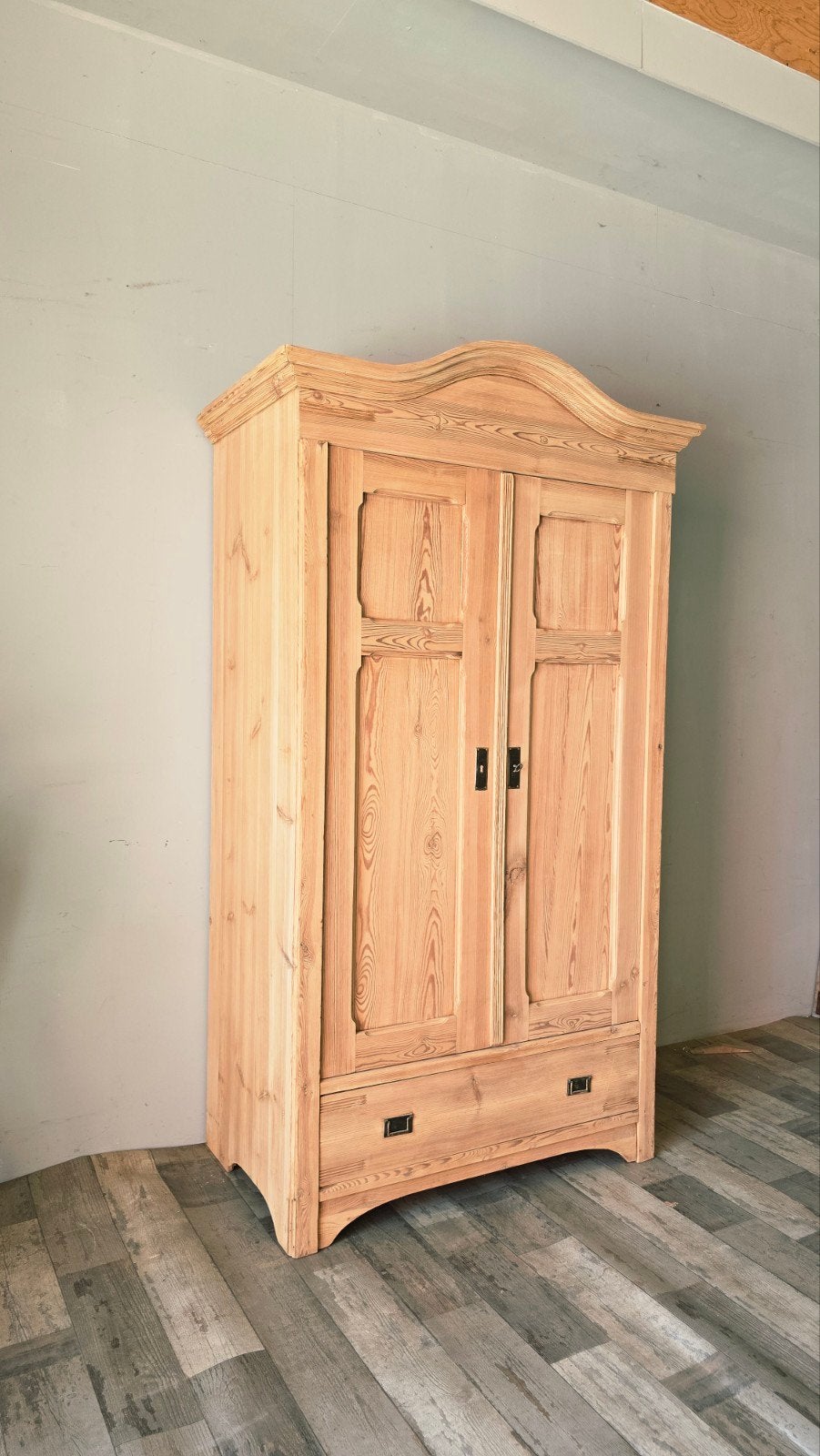 Antiek Grenen Houten Kledingkast uit voorraad leverbaar, 100 tot 150 cm, Met lade(s), Ophalen of Verzenden, Zo goed als nieuw