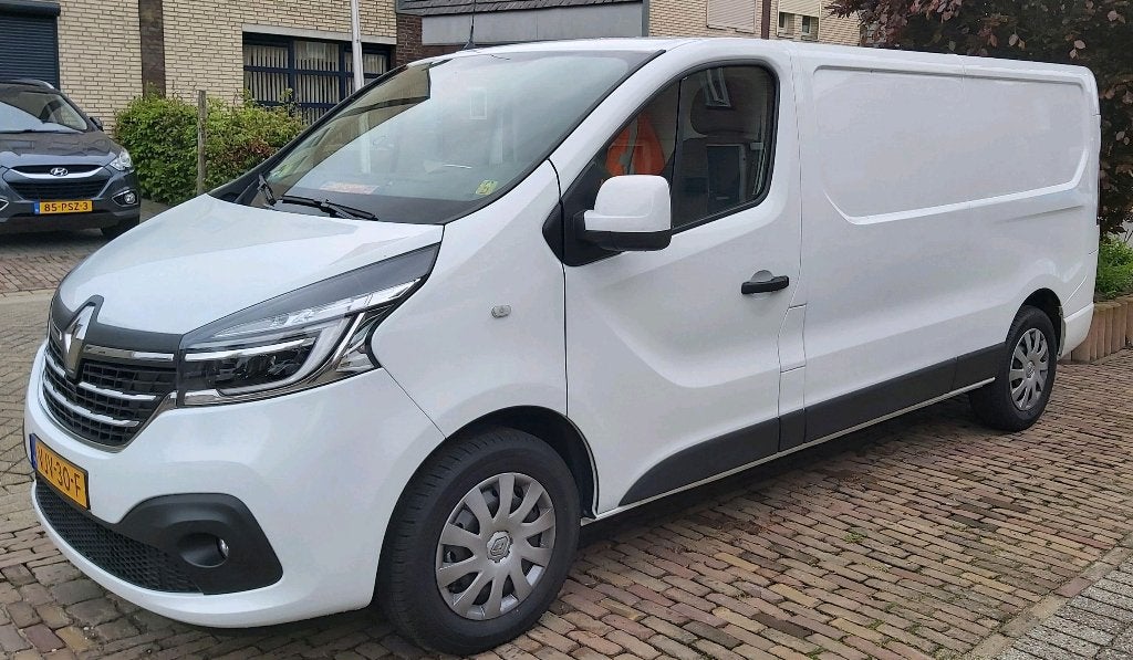 Renault Trafic GB 2.0 Energy dCi 120pk L2h1 T30 2021 Wit, Auto's, Bestelauto's, Voorwielaandrijving, Stof, Renault, Wit