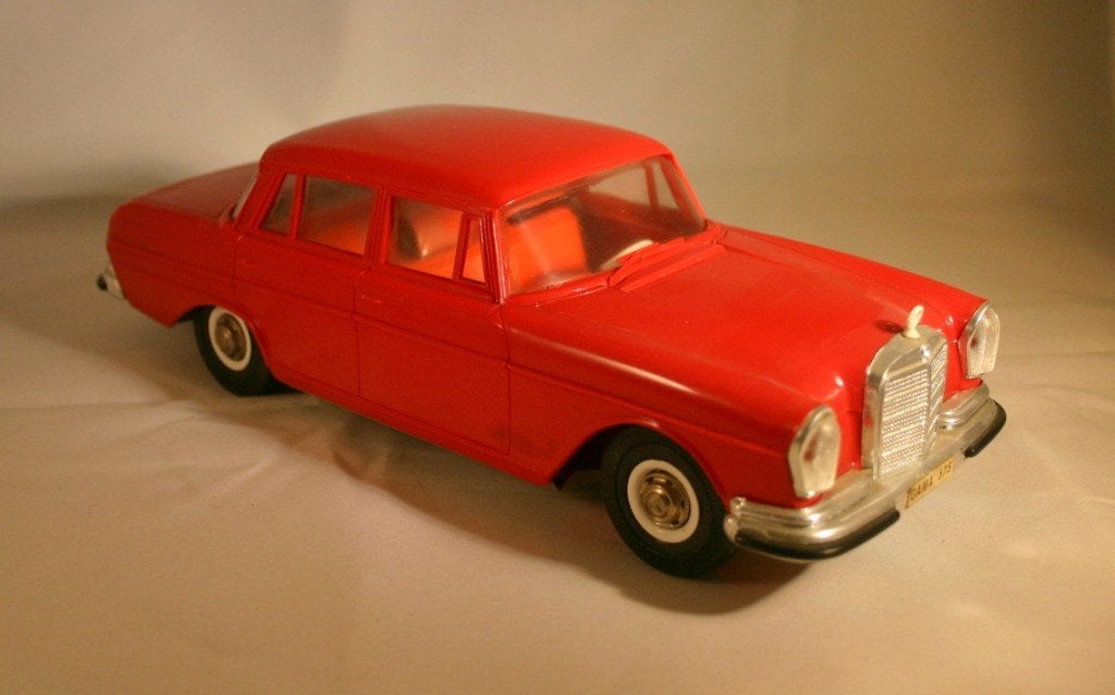 fabr. GAMA  no: 575  Mercedes Benz 220S, Antiek en Kunst, Antiek | Speelgoed, Verzenden