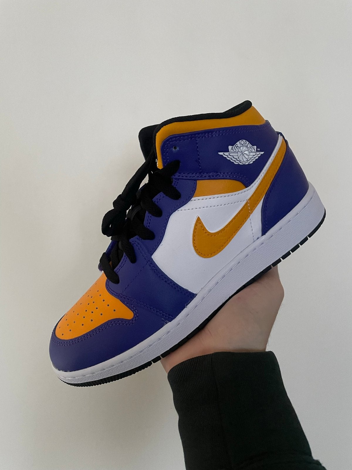 Nike Air Jordan 1 Mid Lakers 38.5, Kleding | Dames, Schoenen, Nike, Ophalen of Verzenden, Nieuw, Sneakers of Gympen