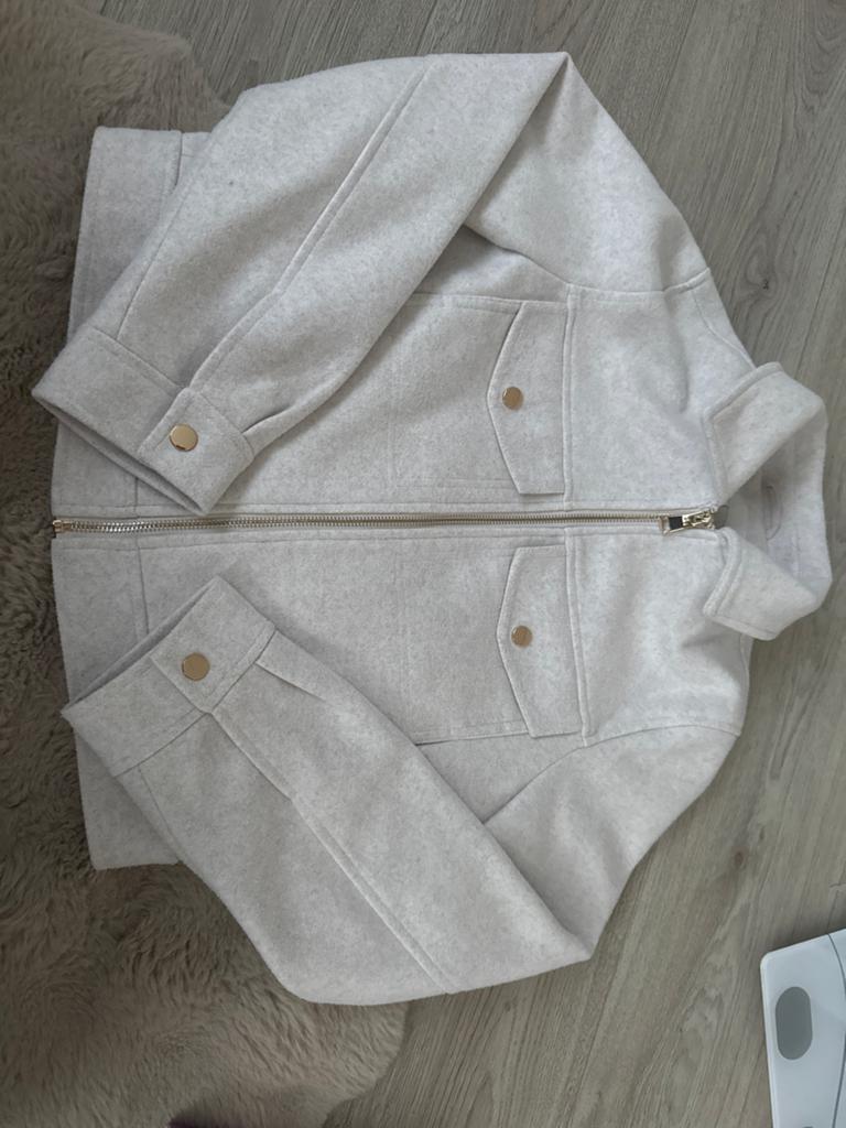 Nieuw Zara Jasje - Chic & Modieus niet gedrgaen, Kleding | Dames, Jassen | Winter, Ophalen of Verzenden, Nieuw, Maat 36 (S), Beige