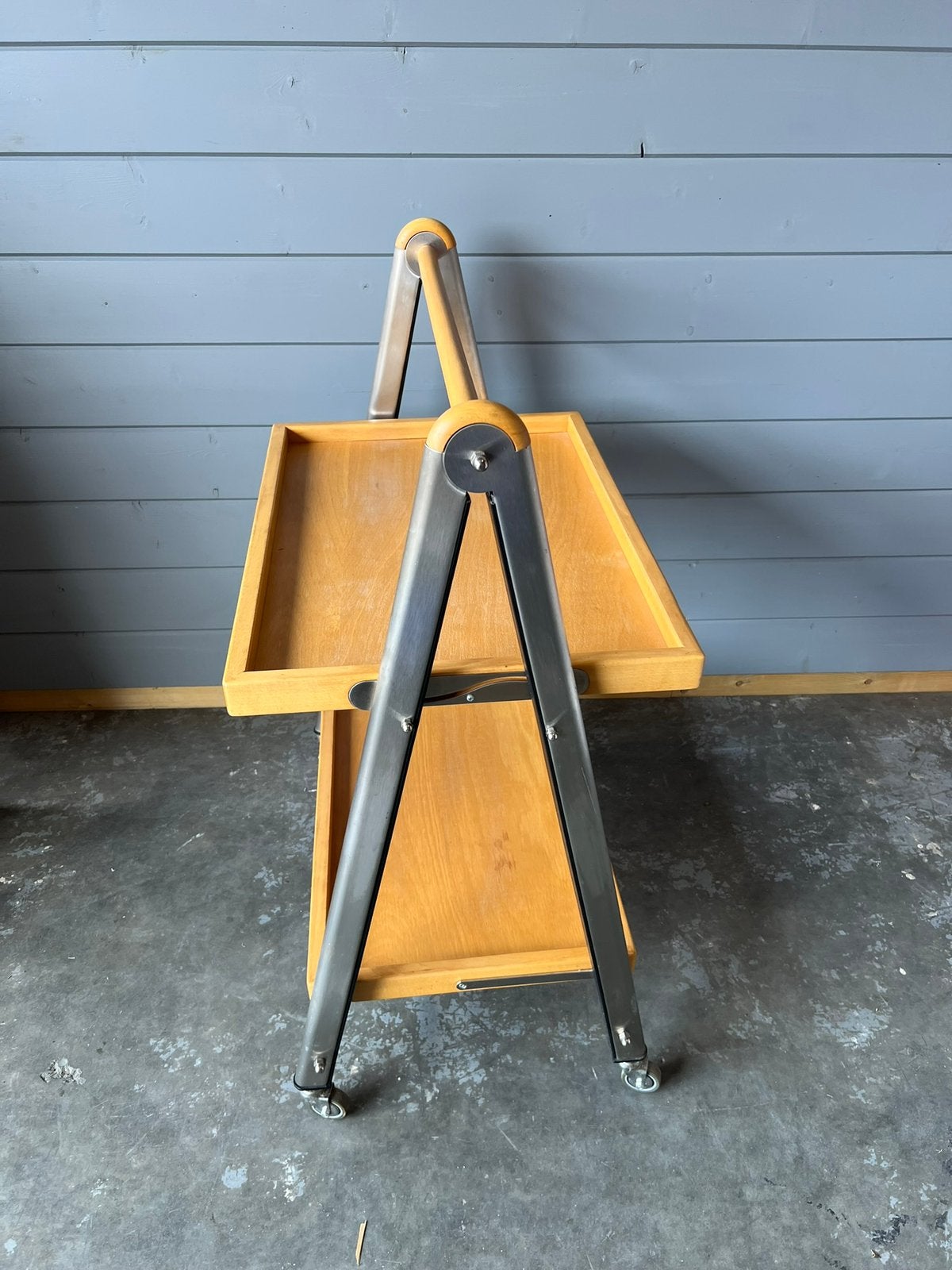 Legnoart serving trolley, Ophalen