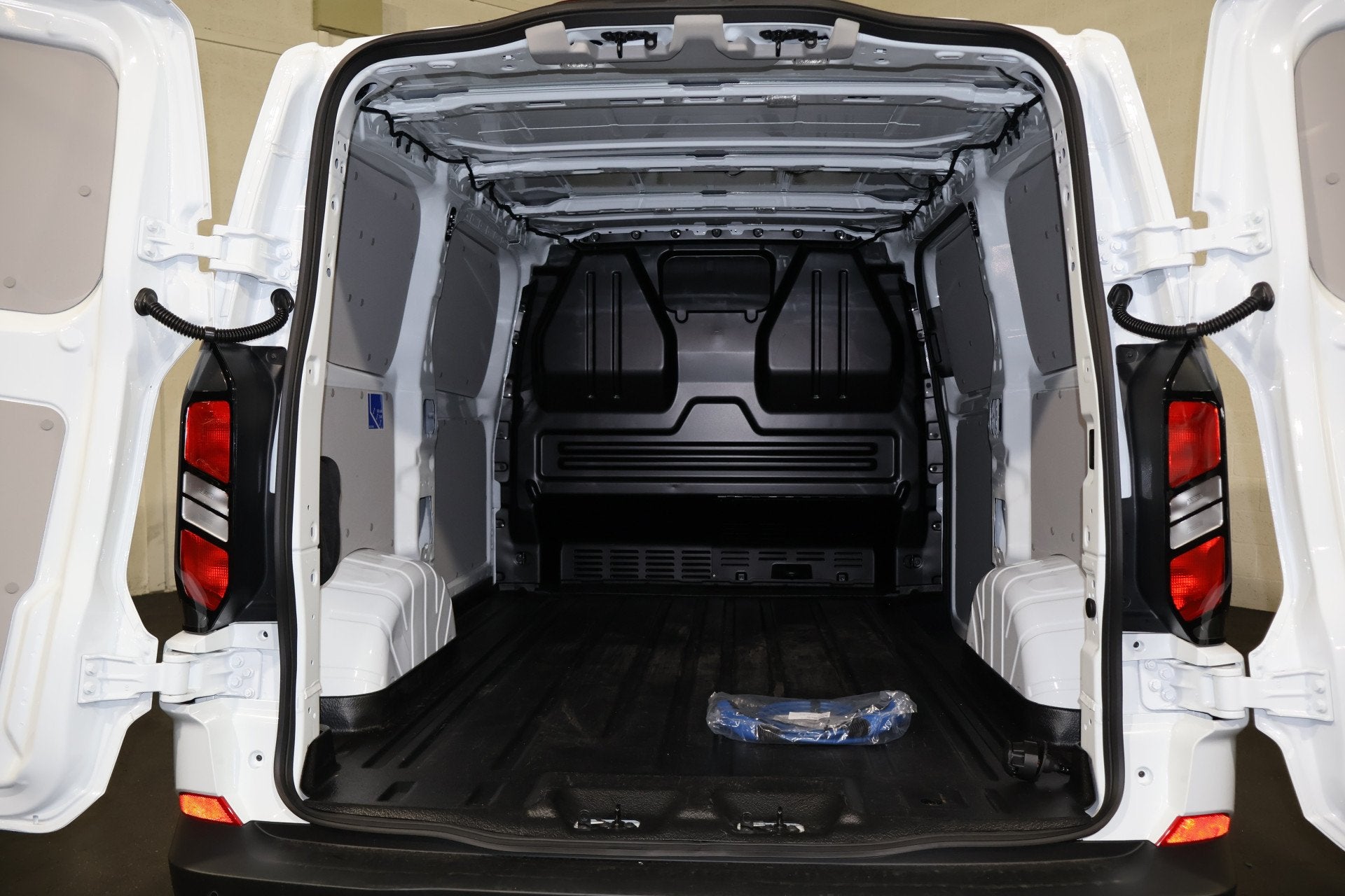 Ford Transit Custom 320 2.5 PHEV L1H1 Trend incl. BPM, Auto's, Euro 6, 4 cilinders, Plug-in hybride, Bedrijf
